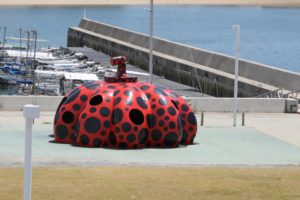 草間彌生　赤カボチャ　直島